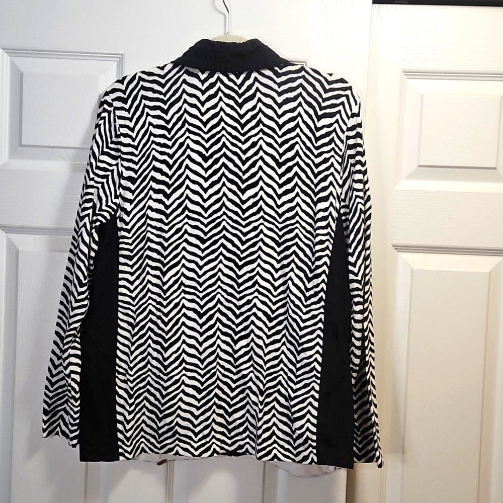 Chico's Black and White Chevron Blazer - Picture 4 of 4